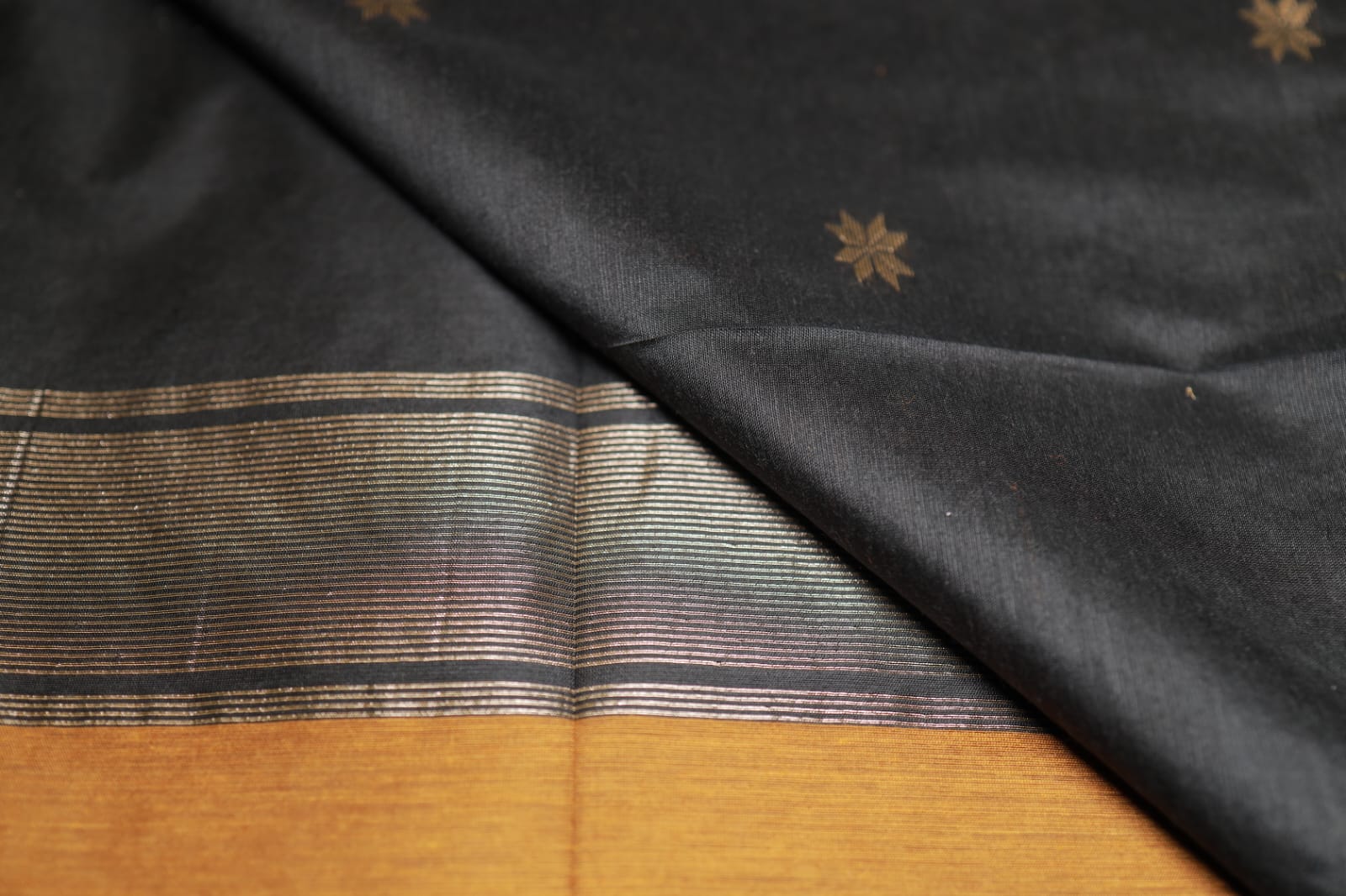 MAHESHWARI - TRADITIONAL HANDLOOM   CLASSIC BUTTAS  SAREE COLLECTION - MAHNNO4