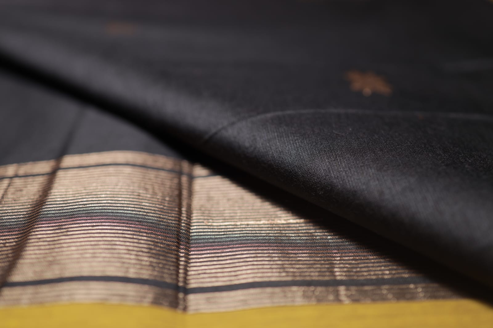 MAHESHWARI - TRADITIONAL HANDLOOM   CLASSIC BUTTAS  SAREE COLLECTION - MAHNNO5